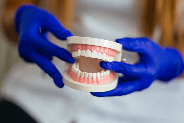 Veja as principais informações sobre dentadura fixa